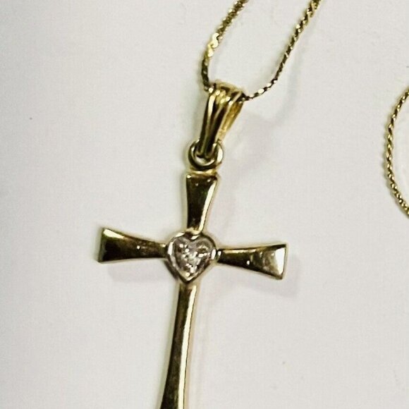 14k Gold-Filled Delicate vintage Cross and etched Heart hung on 16 inch Chain - Picture 6 of 6